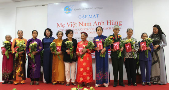 Phụ nữ Việt Nam tri ân nữ đại biểu người có công - Ảnh 1
