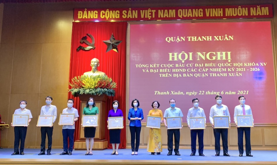 Phó Chủ tịch HĐND TP Phùng Thị Hồng Hà dự tổng kết công tác bầu cử quận Thanh Xuân - Ảnh 2