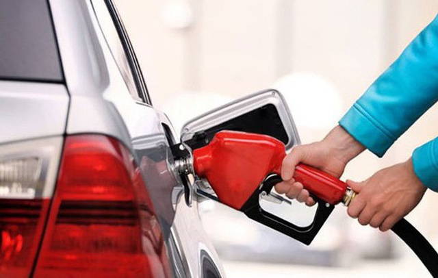 Giá xăng dầu giảm nhẹ sau 3 tháng liên tục tăng - Ảnh 1