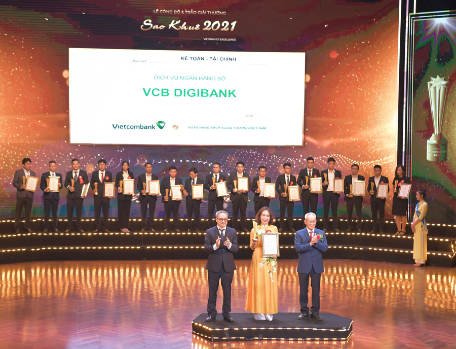 VCB Digibank của Vietcombank được vinh danh tại Lễ trao giải thưởng Sao Khuê 2021 - Ảnh 2