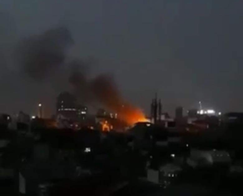 Hà Nội: Cháy dữ dội tại ngôi nhà ở ngõ phố Khâm Thiên - Ảnh 1