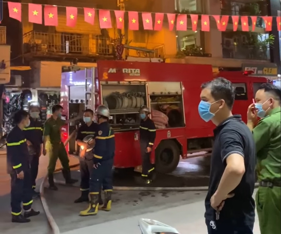 Hà Nội: Cháy dữ dội tại ngôi nhà ở ngõ phố Khâm Thiên - Ảnh 7
