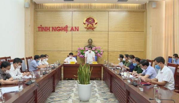 Nghệ An: Tạm dừng các dịch vụ không thiết yếu tại 5 địa bàn giáp tỉnh Hà Tĩnh - Ảnh 1