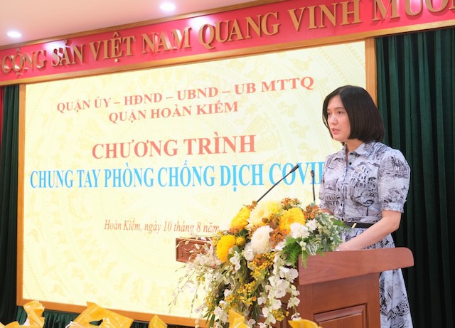 Vietcombank tặng ô tô cứu thương cho quận Hoàn Kiếm phục vụ công tác phòng chống dịch Covid-19 - Ảnh 2