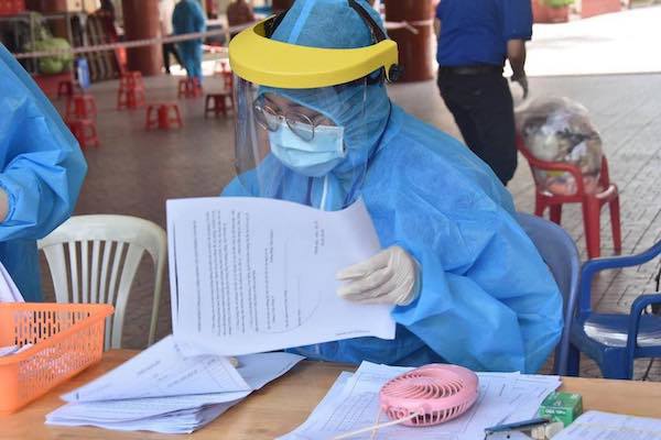 Bộ Y tế kiểm tra công tác tiêm chủng vắc xin phòng Covid-19 tại TP Hồ Chí Minh - Ảnh 4