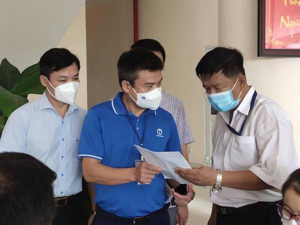 Bộ Y tế kiểm tra công tác tiêm chủng vắc xin phòng Covid-19 tại TP Hồ Chí Minh - Ảnh 2