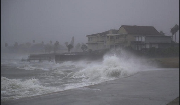 Texas thiệt hại "100%" vì siêu bão Harvey tấn công - Ảnh 3