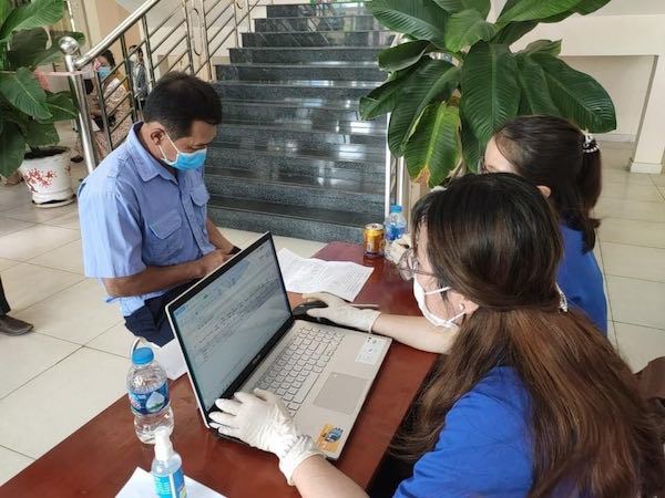 Bộ Y tế kiểm tra công tác tiêm chủng vắc xin phòng Covid-19 tại TP Hồ Chí Minh - Ảnh 5