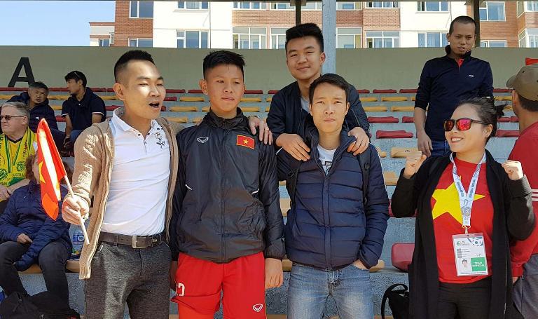 Cầu thủ thứ 12 của U16 Việt Nam ở Ulan Bator - Ảnh 1