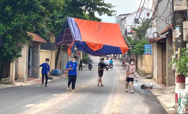 Màu xanh tình nguyện trên mặt trận chống dịch - Ảnh 3