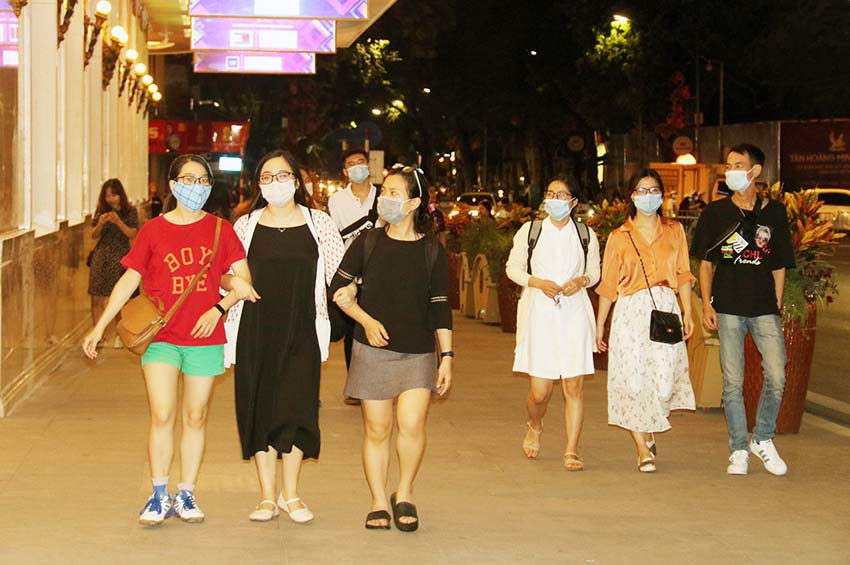 Khách du lịch đến Hà Nội giảm 25% - Ảnh 1