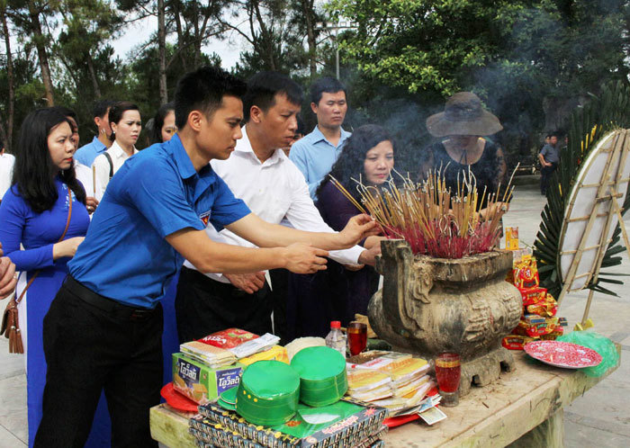 Đoàn đại biểu TP Hà Nội tri ân các anh hùng liệt sỹ tại đất thiêng Quảng Trị - Ảnh 6