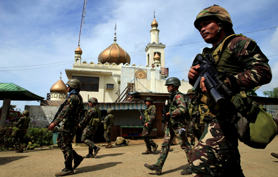 Tổng thống Philippines đề nghị kéo dài lệnh thiết quân luật đến hết năm - Ảnh 1