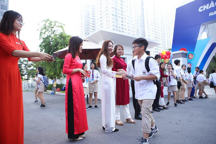 Hà Nội: Hơn 1,8 triệu học sinh náo nức dự lễ khai giảng năm học mới - Ảnh 11