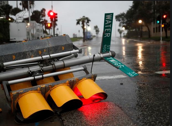 Texas thiệt hại "100%" vì siêu bão Harvey tấn công - Ảnh 4