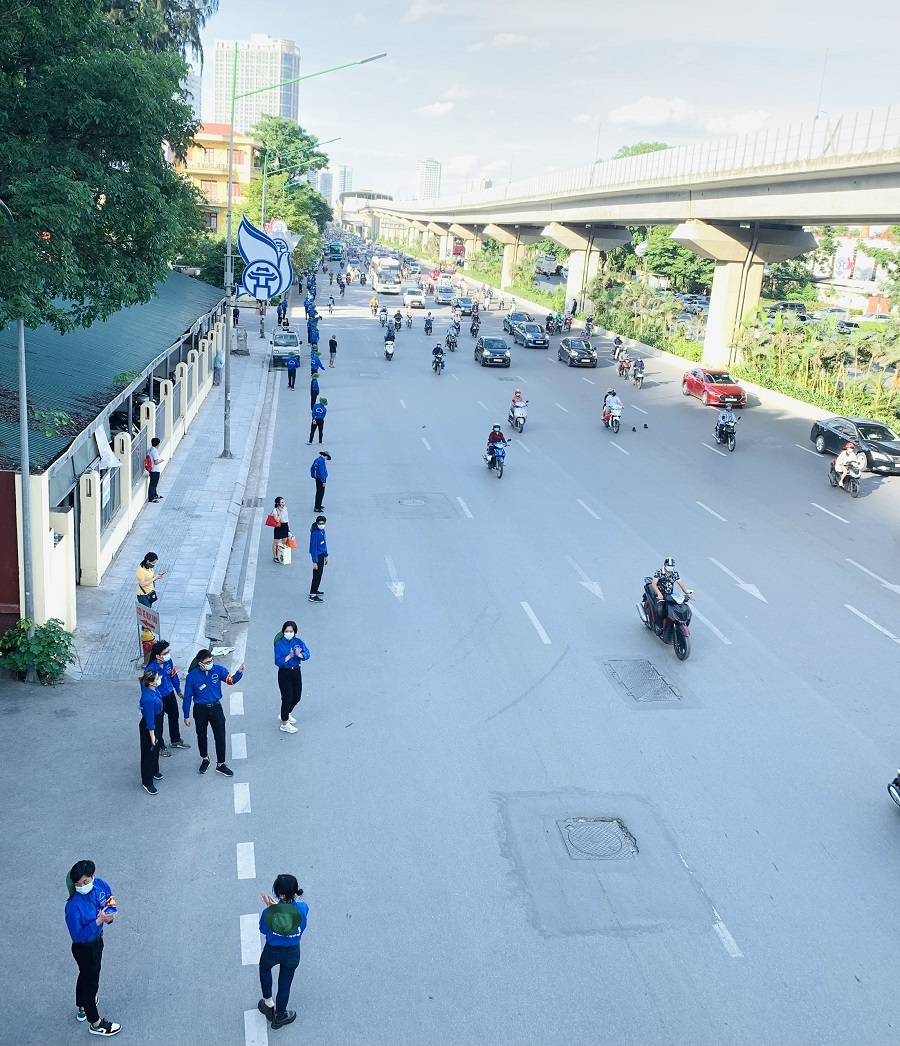 “Sỹ tử” Hà Nội vượt nắng nóng, hoàn thành kỳ thi chuyên Khoa học Tự nhiên - Ảnh 2