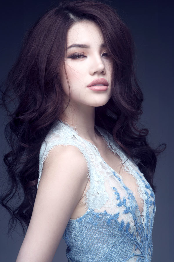 Hoa hậu Jolie Nguyễn vô cùng gợi cảm với váy 12.000USD - Ảnh 8