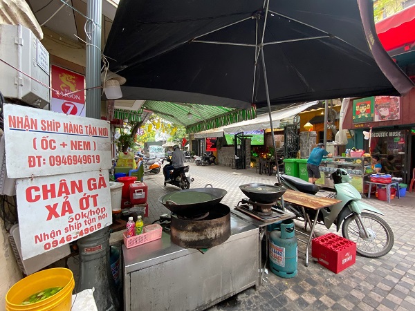 Hà Nội: Quán ăn đường phố, cà phê phản ứng nhanh sau chỉ đạo giãn cách - Ảnh 2