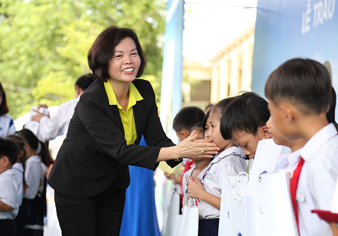 Vinamilk trao tặng 46.500 ly sữa cho trẻ em tỉnh Quảng Nam - Ảnh 4