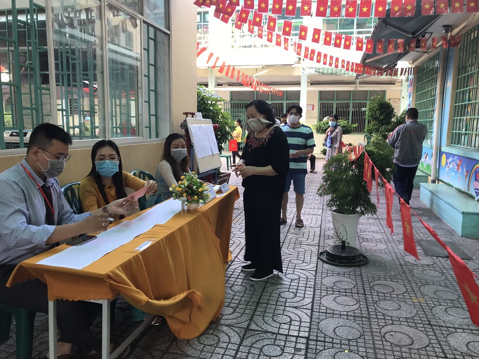 TP Hồ Chí Minh: Cử tri hào hứng đi bầu cử và chấp hành nghiêm việc phòng chống dịch Covid-19 - Ảnh 5