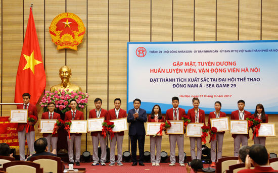 Thường trực Thành ủy Hà Nội tuyên dương huấn luyện viên, vận động viên Hà Nội xuất sắc tại SEA Games 29 - Ảnh 3