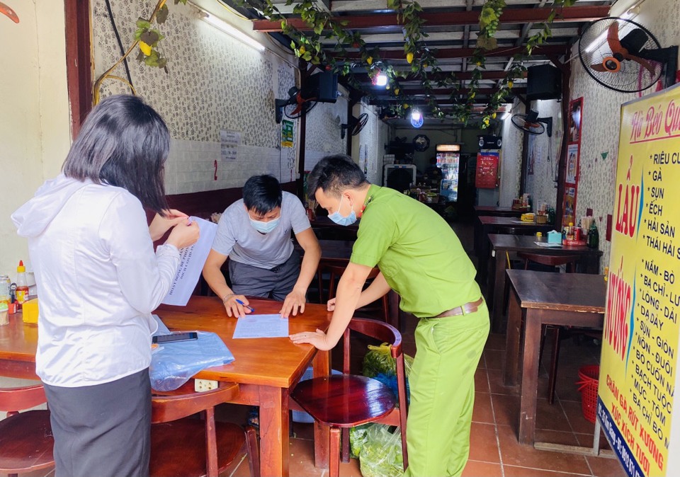 Quận Thanh Xuân: Nhiều cơ sở kinh doanh dịch vụ chủ động đóng cửa phòng, chống dịch - Ảnh 4