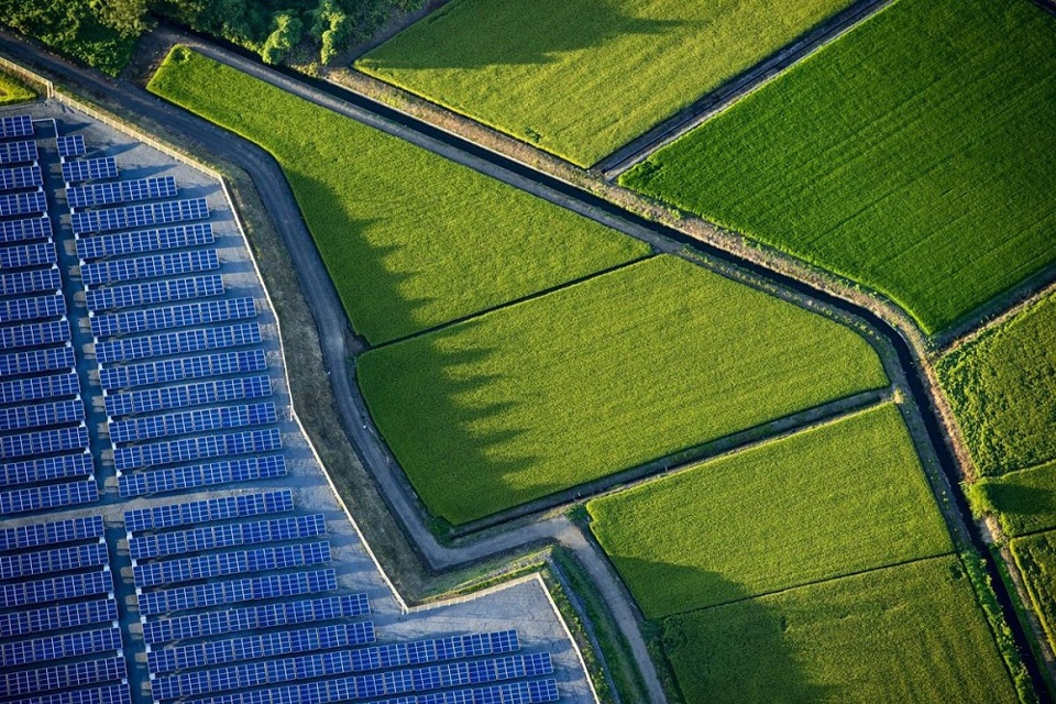 Nhà máy điện mặt trời xây trên sân golf, đập nước ở Nhật Bản - Ảnh 1