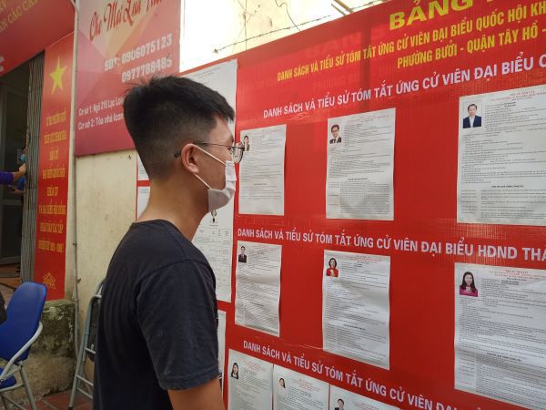 Phó Chủ tịch UBND TP Hà Nội Chử Xuân Dũng bầu cử tại Khu vực bỏ phiếu số 10 - Ảnh 3