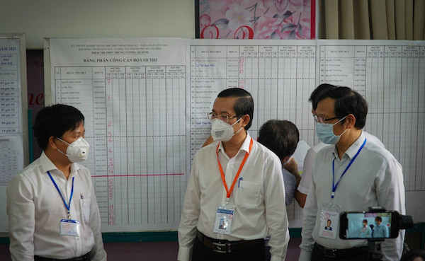 TP Hồ Chí Minh: Thực hiện tốt các biện pháp an toàn phòng, chống dịch trong buổi thi tốt nghiệp THPT đầu tiên - Ảnh 1