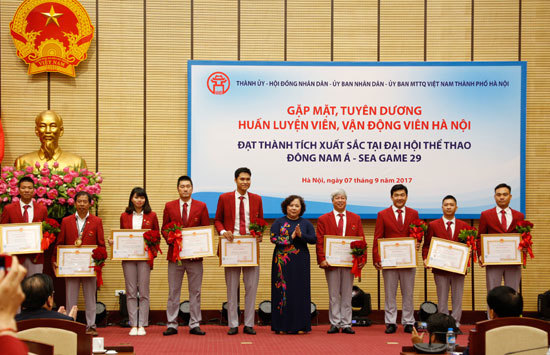 Thường trực Thành ủy Hà Nội tuyên dương huấn luyện viên, vận động viên Hà Nội xuất sắc tại SEA Games 29 - Ảnh 4
