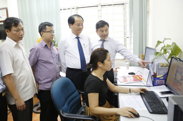 Phó Chủ tịch UBND TP Hà Nội Nguyễn Doãn Toản thăm và chúc mừng báo Kinh tế & Đô thị - Ảnh 2