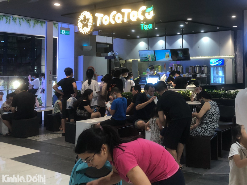 [Ảnh] Hà Nội: "Biển người" ăn, uống nhộn nhịp như chưa hề có dịch tại Aeon Mall Hà Đông - Ảnh 10