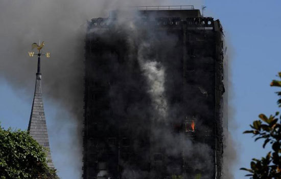 Thủ tướng Anh “đau buồn sâu sắc” trước thảm kịch vụ cháy ở tháp London - Ảnh 1