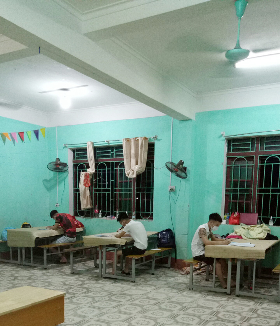 Bắc Giang: Học sinh miệt mài ôn thi trong khu cách ly - Ảnh 2