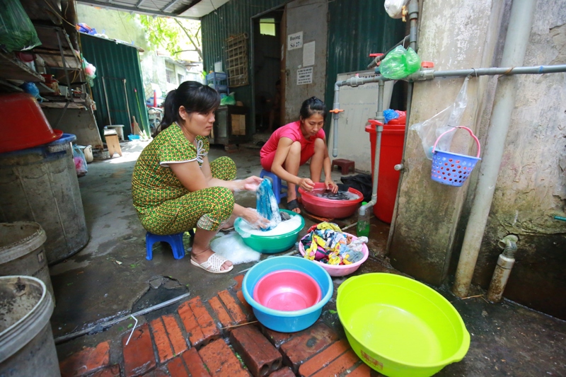 Cận cảnh khu nhà trọ điều hòa giá 15.000 đồng ở Hà Nội - Ảnh 15