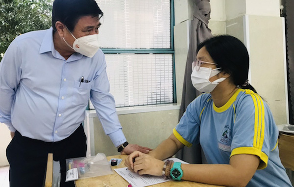 TP Hồ Chí Minh: Thực hiện tốt các biện pháp an toàn phòng, chống dịch trong buổi thi tốt nghiệp THPT đầu tiên - Ảnh 2