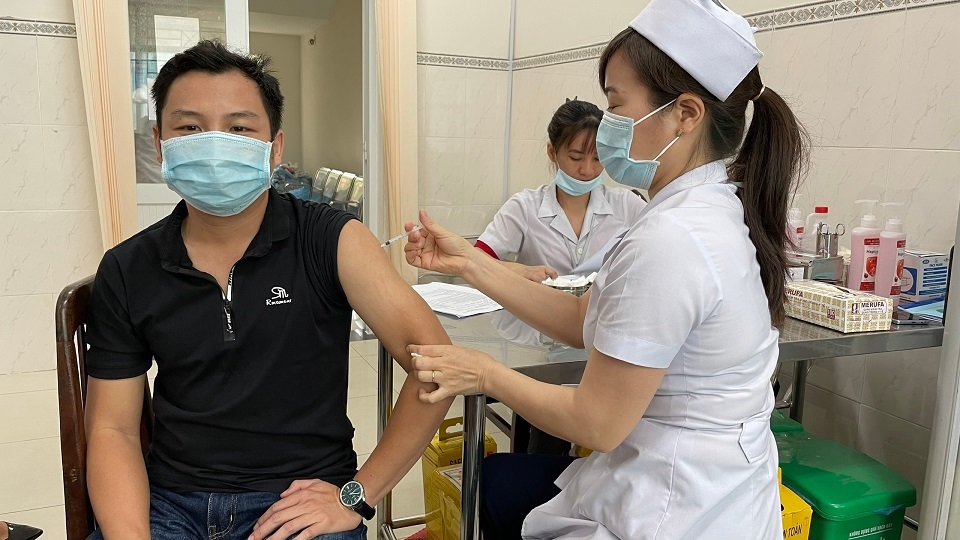Đồng Nai có 4 người bị sốc phản vệ sau khi tiêm vaccine Covid-19 - Ảnh 1