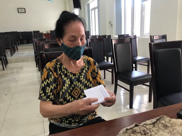 Những lao động tự do đầu tiên ở Hà Nội phấn khởi được nhận tiền hỗ trợ - Ảnh 4