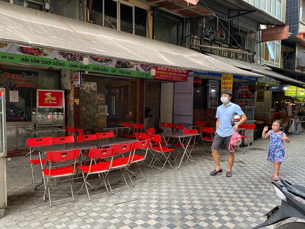 Hà Nội: Quán ăn đường phố, cà phê phản ứng nhanh sau chỉ đạo giãn cách - Ảnh 3