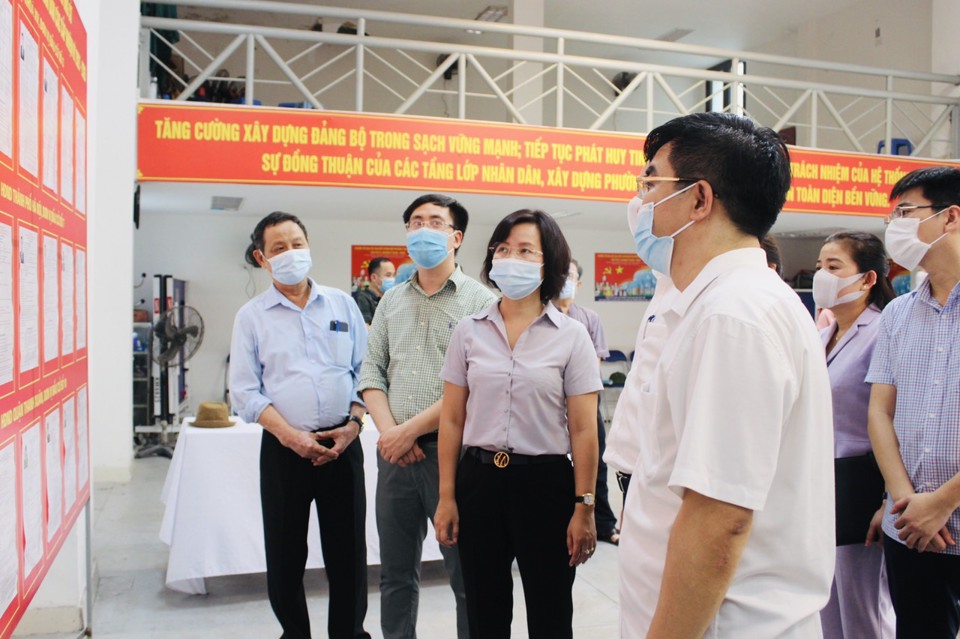 Trưởng ban Tuyên giáo Thành uỷ Bùi Huyền Mai: Quận Thanh Xuân đảm bảo phòng, chống dịch Covid-19 trong ngày bầu cử - Ảnh 4