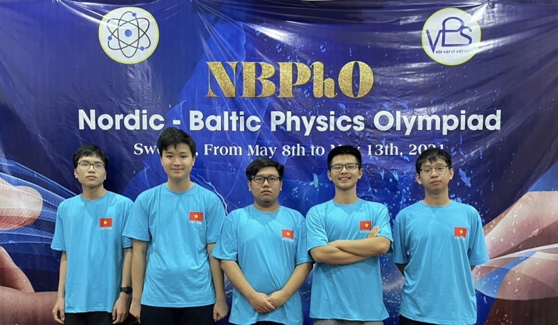 4 học sinh THPT chuyên Hà Nội- Amsterdam ghi danh tại kỳ thi Olympic Vật lý Bắc Âu - Baltic - Ảnh 1