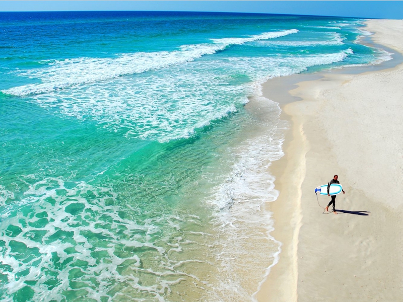 Điểm danh 10 bãi biển rực rỡ nhất trên thế giới - Ảnh 4