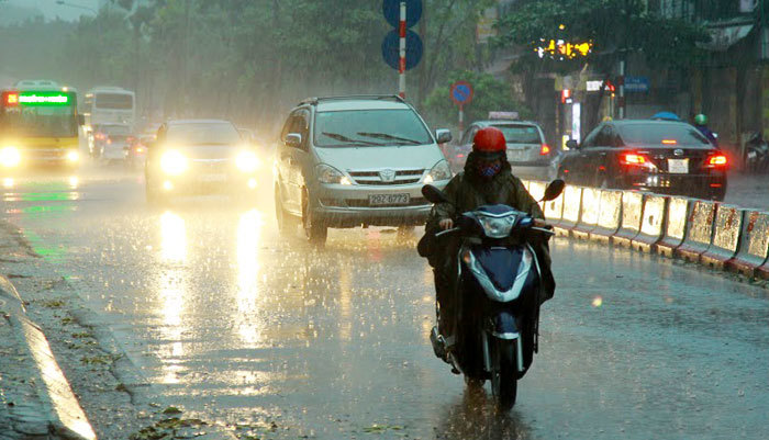 Hà Nội: Trận mưa to giải nhiệt sau những ngày nóng kỷ lục - Ảnh 7