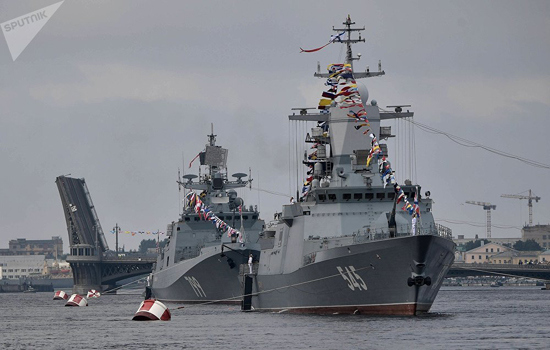 Ấn tượng với lễ diễu binh quy mô lớn chào mừng Ngày Hải quân Nga - Ảnh 2