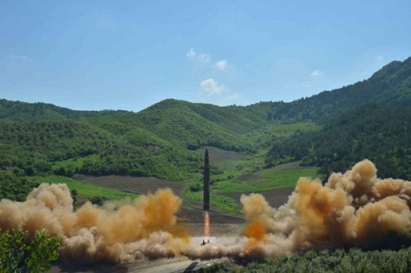Chuyên gia Mỹ: Vụ thử tên lửa của Triều Tiên thành công hơn dự kiến - Ảnh 1