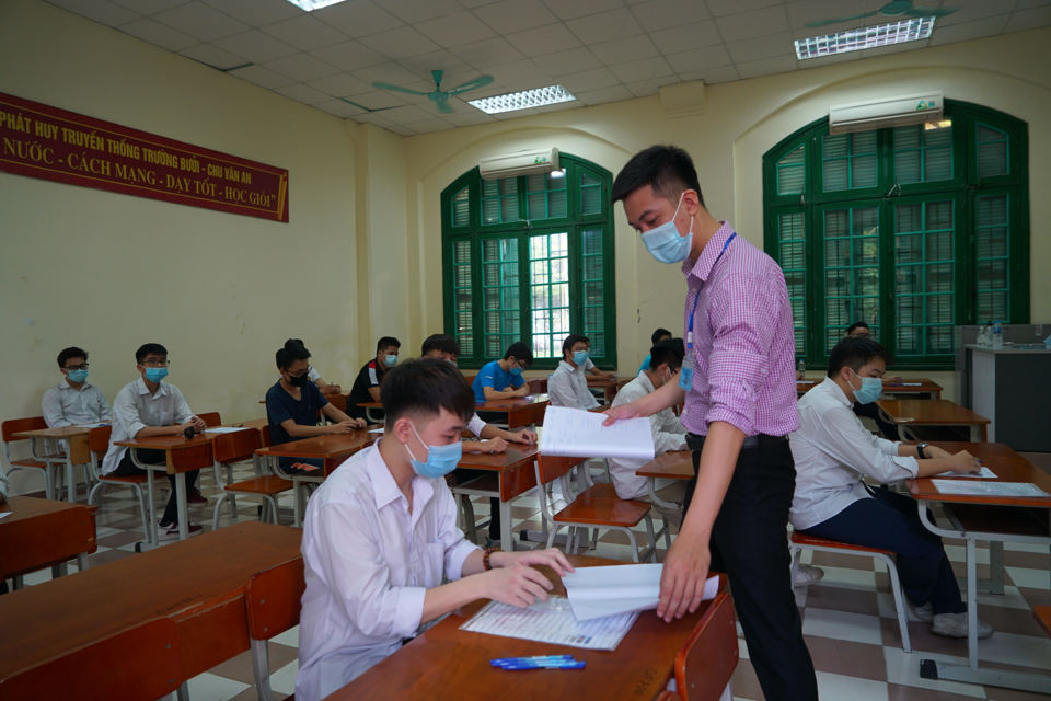 Hà Nội: Hơn 101.000 thí sinh bước vào buổi thi tốt nghiệp THPT đầu tiên - Ảnh 3