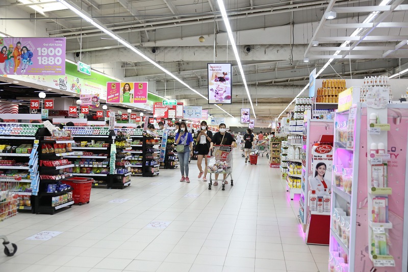 [Ảnh] Hà Nội: Các siêu thị đầy ắp hàng hóa phục vụ người dân - Ảnh 1