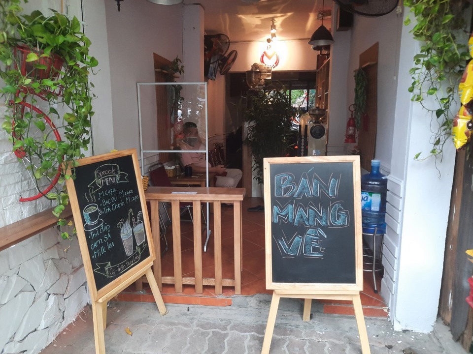 Chùm ảnh: Hàng quán kinh doanh ăn uống trên địa bàn quận Ba Đình chủ động phòng, chống dịch Covid-19 - Ảnh 3