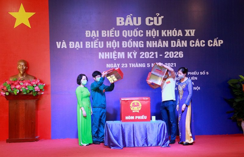 Hơn 5,4 triệu cử tri Thủ đô Hà Nội náo nức đi bầu cử đại biểu Quốc hội và HĐND các cấp nhiệm kỳ 2021 - 2026 - Ảnh 18