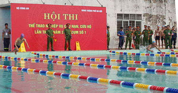 Những hình ảnh Cứu hộ cứu nạn dưới nước của Cảnh sát PCCC Hà Nội - Ảnh 1